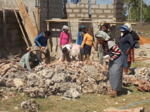 Involvimentu maluk feto iha konstrusaun sentru komunitaria multi propozitu, Suku Tutuala.
