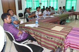 Direktur Delegasaun PNDS Husi Municipiu sira Hamutuk ho Funsionariu PNDS Nasional Asiste hela Aprejentasaun Konaba Progresu actual Implementasaun Programa Tuir Relatoriu Quick Status