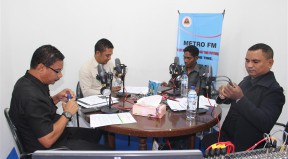 Sr. Gaspar Soares, Administrador Munisipiu Dili hanesan orador iha programa talk show Radio Komunidade