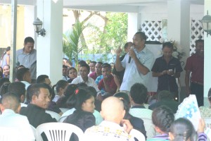 Diretor Delegasaun husi Munisipiu Liquisa, halo hela intervensaun iha reflesaun annual no natal hamutuk