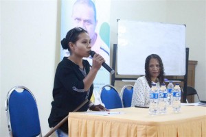 Ofisial Treinamentu husi Fundasaun Raes Hadomi Timor Oan (RHTO), Silvia Antonia da Costa Soares, halo hela intervensaun konaba implementasaun Programa PNDS neebe konsidera mos kestaun balun neebe ligadu ho ema ho defisiente