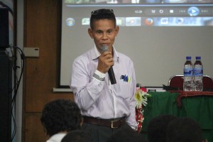 Sr. Eurico C. dos Reis Araujo. MA, nu’udar dekanu Fakuldade siénsia sosiais fo nia lia menon ba estudantes sira antes seminario ne'e hahu.