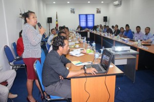 Diretora PNDS, Sra. Dulce Guterres Junior, Apresenta hela progresu jeral Programa PNDS iha eventu inkontru konsultivus nivel diretora iha MAE