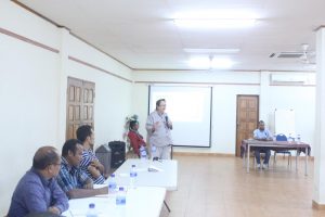 Sra. Jackie Pomeroy, Aprejenta hela Relatoriu Preliminary kona-ba Teknikal Audit fokus liu ba Infrastrutura basika