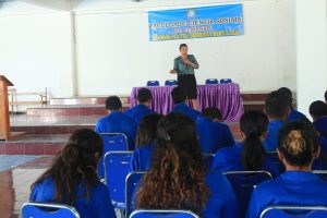 Diretora PNDS, Dulce Guterres Junior halao Palestra Salaun Pos Graduasaun UNPAZ, Dili konaba Implementasaun Programa PNDS iha Teritoriu Timor Leste.