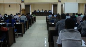 Diretor Geral Desentralizasaun Administrativa do MAE, Abilio Jose Caetano halao abertura treinamentu Plano Investimento Integrado Munisipal (PIIM) iha Salaun Enkontru MSS, Caicoli Dili.