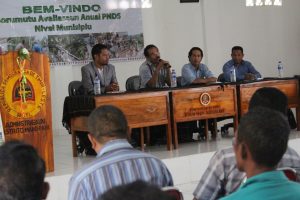 Administrador Munisipiu Manufahi Carlito pinhero Loke enkontru Avaliasaun Annual PNDS Munisipiu Manufahi, iha Salaun Enkontru Munisipal (29/03/2017)