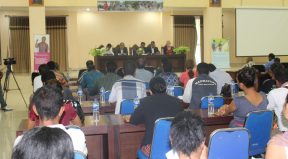 Partisipante Avaliasaun Annual PNDS mak hanesan Chefe Suku, Administrador Postu no Funsionariu inklui EJS rona hela intervensaun Vice Ministro da Administrasaun Estatal, Tomas do Rosario Cabral