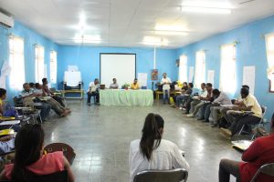 Sr. Vidal Campus, hanesan reprezentante Diretor nomos treinadór husi Ngo Ba Futuru , hato'o hela lia menon ba partisipante sira molok fahe malu