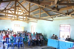 Partisipante Husi Munisipiu 4 partisipa no antuasiasmu makas hodi rona aprezentasaun husi ekipa EJS suku Fatulia kona-ba Implementasaun Programa PNDS.