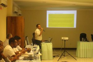 Direktur Delegasaun PNDS Munisipiu aprejenta progresu implementasaun PNDS iha Kada Munisipiu.