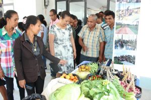 Expozisaun Produtu Lokal neebe aprezenta husi inan feto sira iha Munisipiu Baucau