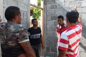 Engineiru Nasional Orienta hela serbisu ba badaen iha kontrusaun Uma OPS iha Suku Loelima, Munisipiu Ainaro