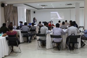 Asosiasaun Ema ho Defisiensia hato'o hela materia ba partisipante sira hanesan EJS neebe akompanha husi Diretor Delegasaun PNDS