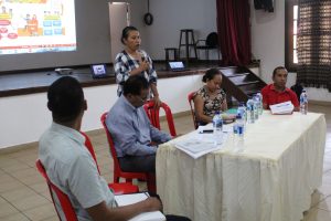 Diretora PNDS, Dulce Guterres Junior, fahe informasaun konaba lala'ok implementasaun PNDS iha Teritoriu Timor Leste