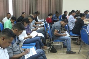 Partisipante ba Treinamentu Refreshing hala'o Test ba Materia 3 ne'ebe kompostu husi Sosial, Finansas no Teknik iha Salaun Eks Finansas, Dili