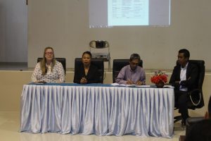 Diretur Geral Polika Planeamentu no Parceria Ministeriu Edukasaun, Antoninho Pires Akompanha husi Diretora Nasional PNDS Dulce Guterres Junior no Tim lider Cardno abertura Enkontru Kordenasaun Nasional ba Implementasaun Eskola 9