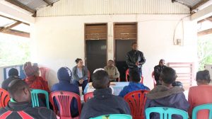 Chefe Ekipa ba Programa PREB Senhor Bartolomeu Dias Tilman Hala’o Intervensaun Ko-naba Atividade Assesmentu Viabilidade Ekonomia ba Komunidade Suku Maulau, Postu Administrativu Maubessi, Munisipiu Ainaro.