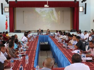 Diretora Nasional PNDS, Dulce Guterres Junior, Hala'o Intervensaun ba Funsionariu PNDS iha Enkontru Kordenasaun Nivel Nasional no Munisipiu iha Salaun Katedral, Dili.