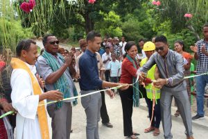 Administrador Munisipiu Liquisa Akompanha Husi Chefe Departemento Iplementasaun PNDS Nasional Ofisialmente Inaugura Estrada Rurais Suku Maumeta.