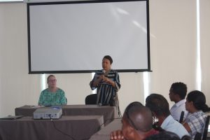 Dulce Guterres Junior Nudar Diretora Nasional PNDS, Hala'o Intervensaun iha Atividade Workshop ba Pontu Fokal Jeneru inkluzaun Sosial iha Salaun Timor Plaza, Dili.