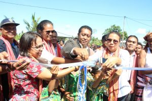 Reprezentante Vice Ministro MAE, Diretor Geral Dezentralizasaun Administrativa Akompanha husi Diretora Nasional PNDS Ofisialmente Inagura Moru Haleu Escola Filial Bibileo.