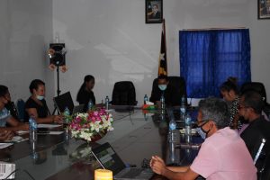 Diretora Nasional PNDS, Dulce Guterres Junior, Hato'o Relatoriu Servisu PNDS Husi Tinan Anterior nian ba Ministru Administrasaun Estatal, Dr. Miguel Pereira de Carvalho, iha Salaun Reuniaun, MAE.