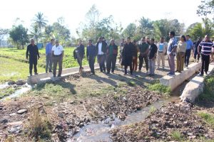 Ministru Administrasaun Estatal, Dr. Miguel Pereira de Carvalho Vijita Projeitu estrada Rural Ne'ebe Implementa Husi PNDS iha Suku Ritabou.