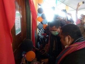 Ministru Administrasaun Estatal Dr. Miguel Pereira de Carvalho, Akonpanya husi Vise Ministru Edukasaun, Joventude no Desportu no Administrador Munisipiu Liquisa Simbolu Tesi Pita Inaugurasaun Pre-Escolar Baura, Suku Leorema, Postu Bazartete, Munisipiu Liquisa.
