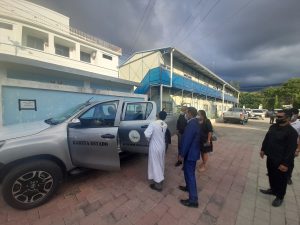 Amu Lulik Akompanya Husi Vice Ministru do MAE, Diretor Geral Dezenvolvimentu Rural, no Diretora ST-PNDS Halao Bensa ba Viatura Nebee Entrega ba Diretor Delegasaun Munisipiu Sira.