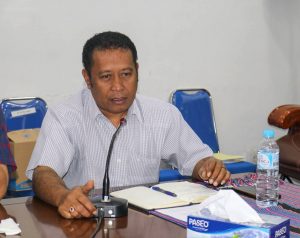 Sekretariu Ezekutivu PNDS Amandio Paulino Gastão de Sousa halo intervensaun iha sorumutu entre diresaun sira iha MAE.