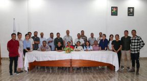Partisipante sira depois ensera formasaun foto hamutuk ho Diretora Nasional Monitorizasaun, Avaliasaun no Kapasitasaun