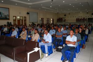 Partisipante ne'ebe Akompaña aprezentasaun husi formadores sira.