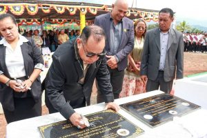 Ministru Administrasaun Estatal ofisialmente asina plaka ba projetu PNDS hanesan konstrui rezidensia ba pessoal saude, projetu Programa Investimentu Dezenvolvimentu Munisipál (PDIM) ba tinan 2024 nomós konstrui edifisiu eskritóriu foun ida ba Sekretáriu Estadu Formasaun Profisionál no Empregu (Sefope).