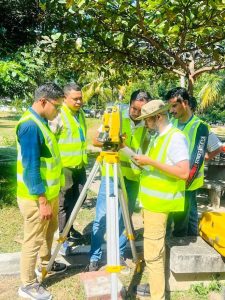 Enjeñeiru PNDS halo Pratika uja material Total Station (ST).