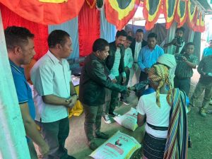 Vise Ministru Administrasaun Estatal, Jacinto Rigoberto Gomes de Deus ne’ebe Akompaña husi Sekretariu Ezekutivu PNDS no Presidente Autoridade Munisipiu Manufahi.