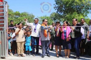 Ministru Administrasaun Estatal Tomás do Rosário Cabral, simbolikamente tesifita ba inagurasaun obra PNDS.