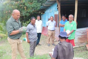 Sekretariu Ezekutivu PNDS, Amandio Paulino Gastão de Sousa Akompaña husi Presidente Autoridade Munisipiu Viqueque observa Kapela iha suku Uabubu.
