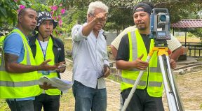 Enjeneriu PNDS prateku uja material Total Station (ST).