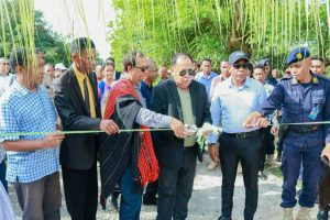 Ministru Administrasaun Estatal, Tomás do Rosário Cabral, ofisialmente tesifita ba inagurasaun Projetu PNDS iha suku sanirin.