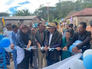Sua Exelénsia Vise Ministru Administrasaun Estatá, Jacinto Rigoberto Gomes de Deus, ofisialmente tesifita ba Obra Be'e Mos iha suku Haupu.