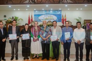 Primeiru Ministru RDTL, Kay Rala Xanana Gusmão, foto hamutuk ho parseiru husi nasaun Australia no fundador PNDS.