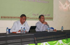 Sekretariu Ezekutivu PNDS, Amandio Paulino Gastão do Rosario de Sousa Akompaña husi Diretur Jeral Dezentralizasaun, Antonio Augusto Guterres Abertura Formasaun iha salaun CNE.