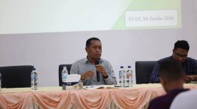 Sekretariu Executivo PNDS, Amandio Paulino G. do R. Sousa, lidera enkontru ba funsionariu PNDS iha salaun INAP.