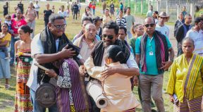Komunidade Suku Holarua sente kontenti wainhira simu PAM Manufahi no reorezentante ST-PNDS iha inagurasaun Estrada Cor Betaun.