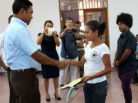 A woman shakes hand with a PNDS representative.