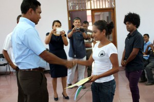 A woman shakes hand with a PNDS representative.