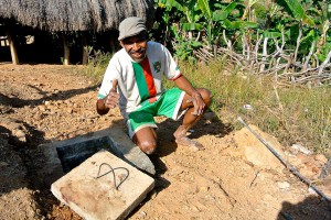 A community member gives PNDS a thumbs up.