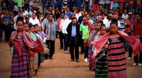 Community of Uma-Heuk welcome the Minister for State Administration Jorge Teme, Secretary of State for Local Development, Samuel Mendonça, and Secretary of State for Water, Sanitation and Urbanisation, Elias Pereira Moniz.