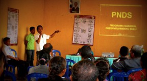 1. A man explains PNDS to community leaders